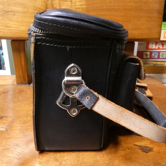 Vintage black leather camera bag with original shouder strap: The Kam-Ra Bag 843 - Picture 3 of 13